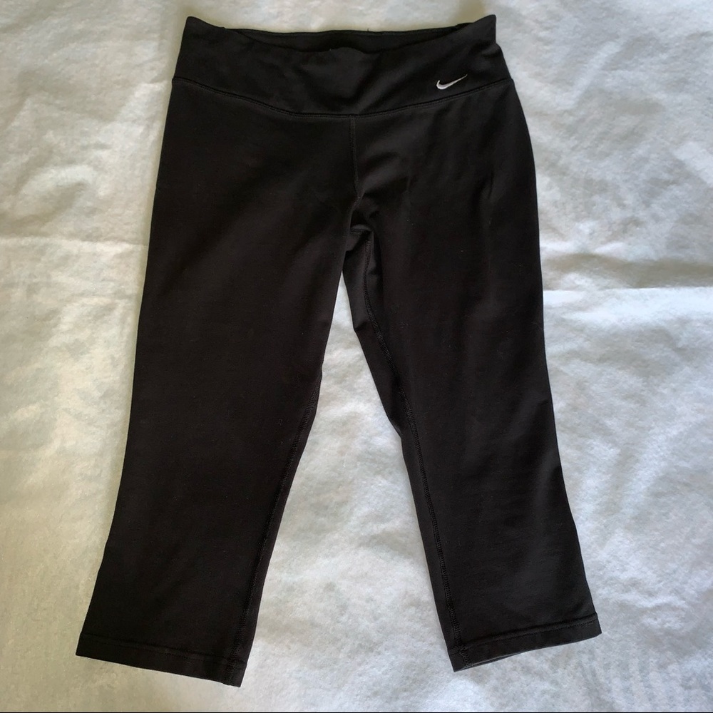Nike Dri-Fit Black 3/4 Length Leggings Size Medium